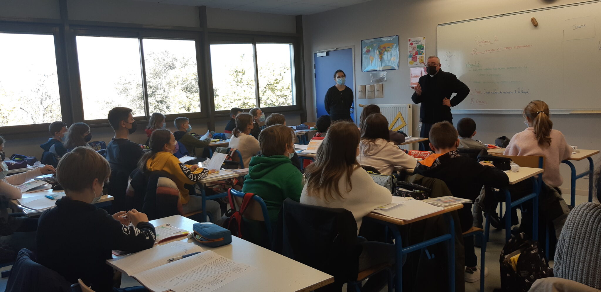 Accueil du nouveau curé de l’Isle Jourdain au Collège Ecole et
